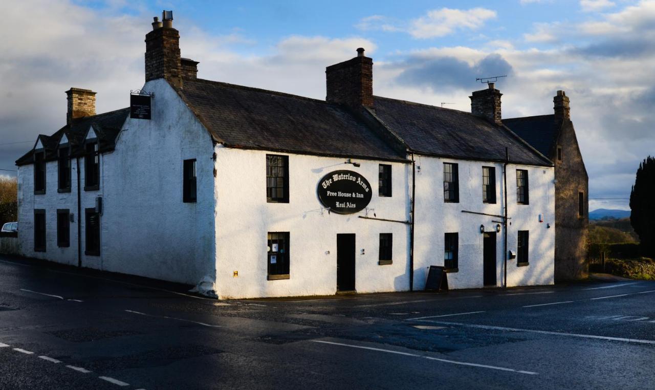 The Waterloo Arms Hotel Chirnside Exterior photo